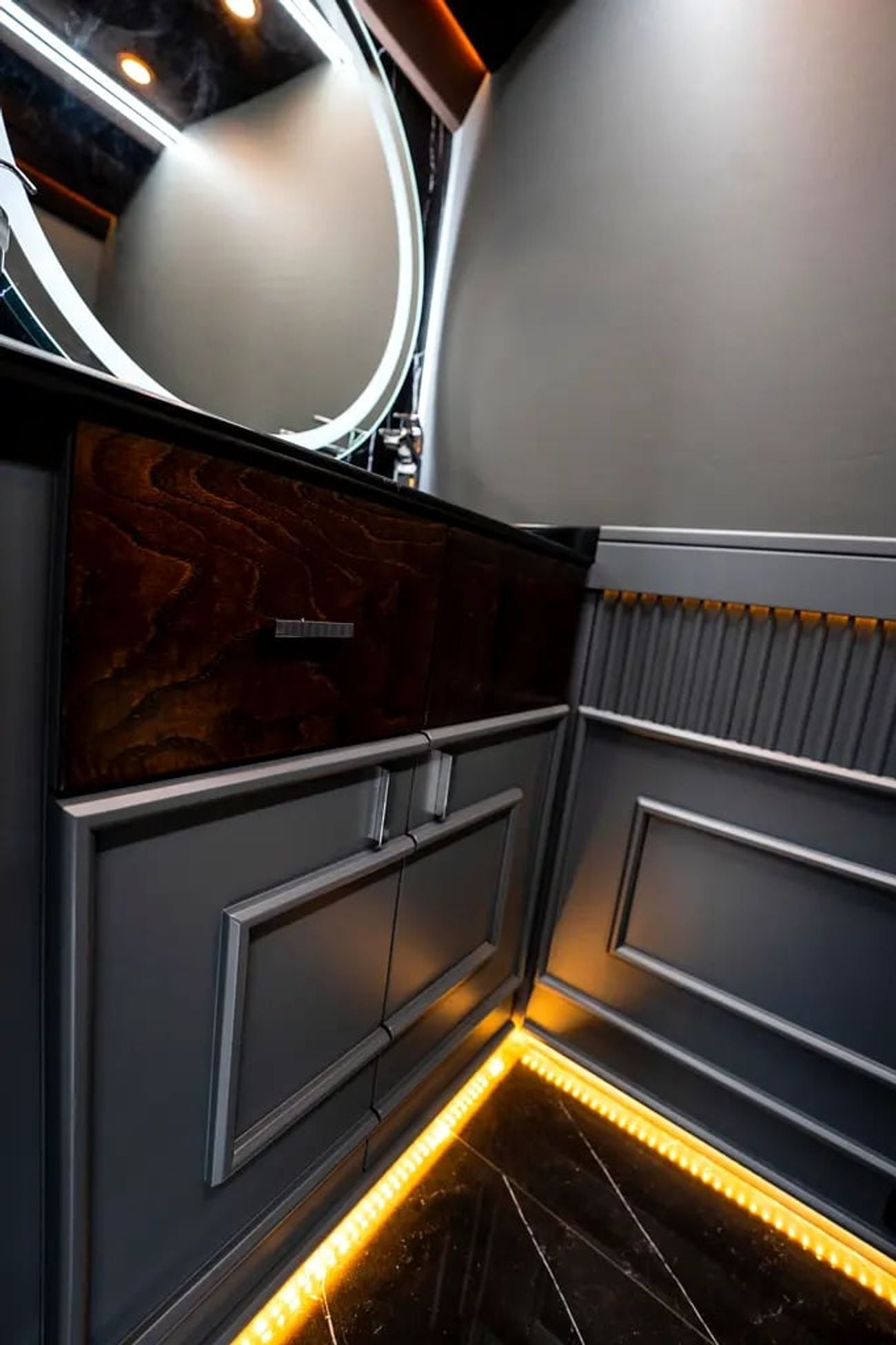 Mercedes-Benz Sprinter VVIP MERCEDES with Bathroom, Additional AC and Air Suspension- 2 Years Warranty VLINE