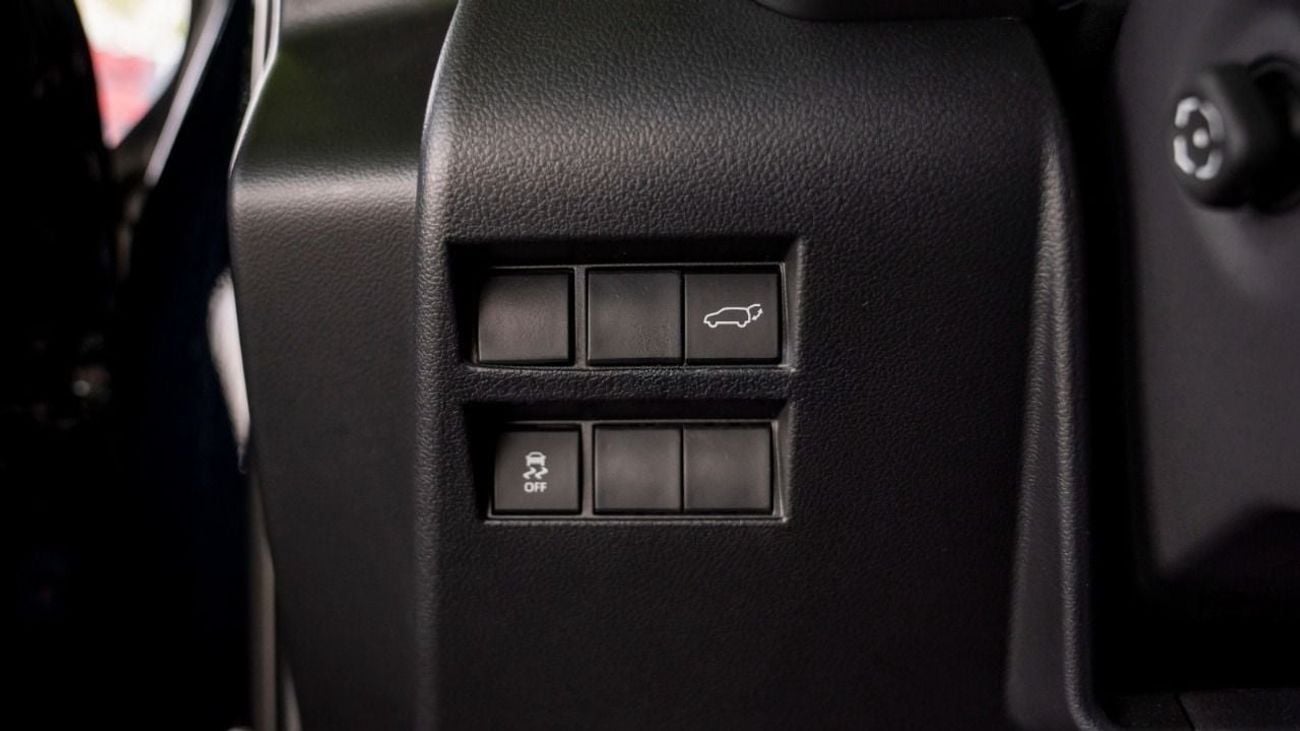 تويوتا لاند كروزر Toyota Land Cruiser VXR 3.3L AT Diesel 2025