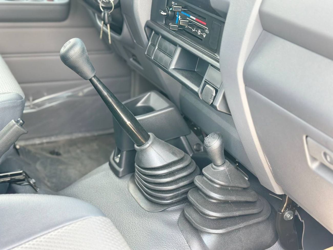 تويوتا لاند كروزر بيك آب LC79 دبل كابينة 4.0 لتر PTR ناقل حركة يدوي // 2025 // خيار قياسي مع نوافذ كهربائية // عرض خاص // من