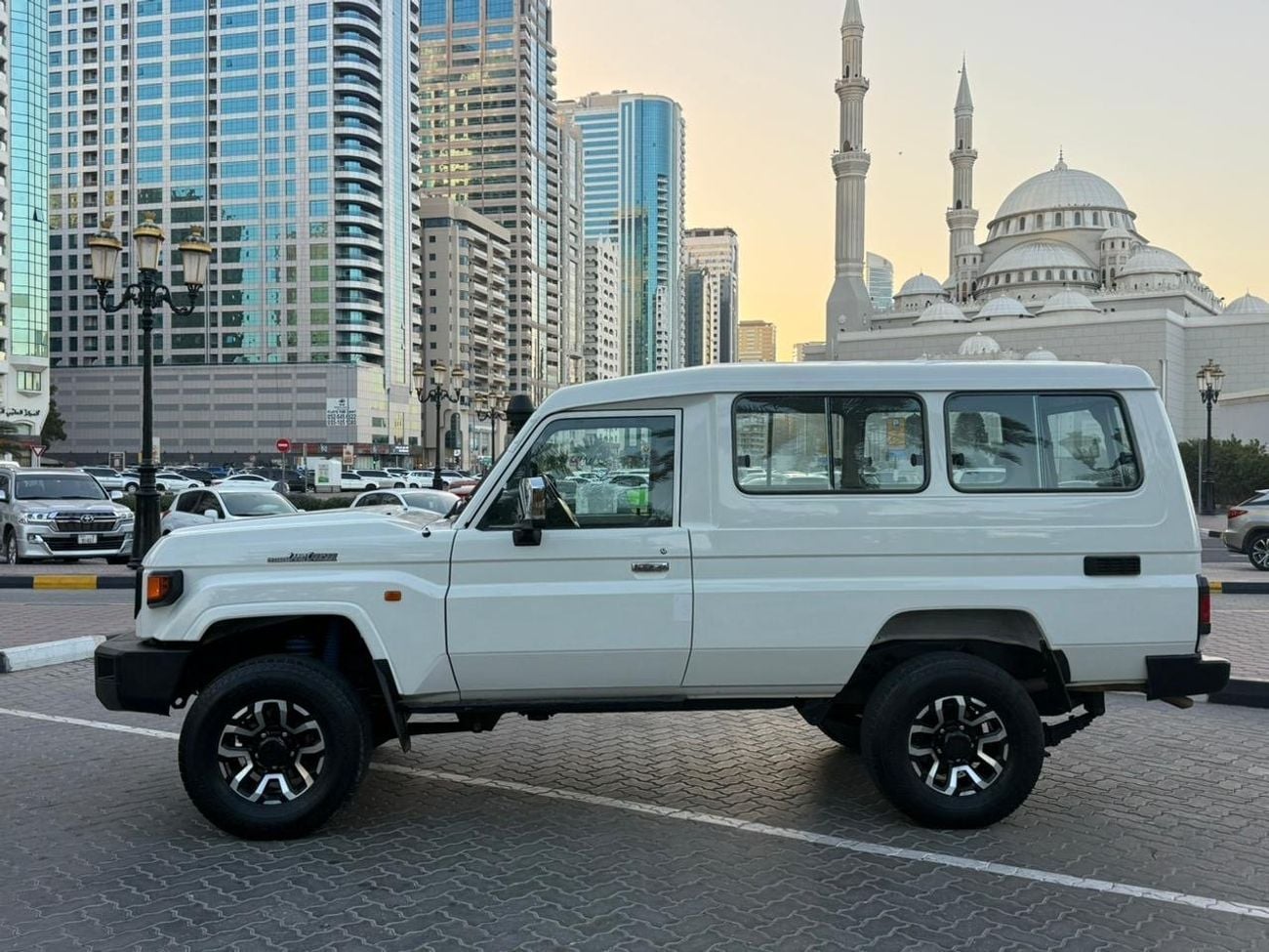 Toyota Land Cruiser 70 HT VXR 