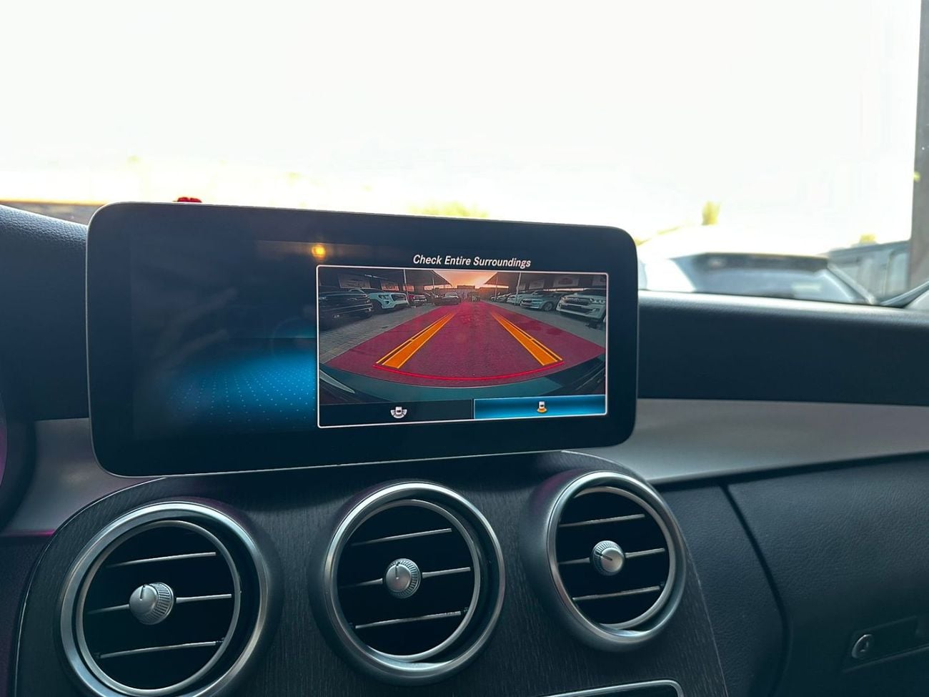 مرسيدس بنز C 300 2.0 لتر Turbocharged - عدد 4 سلندر (9G-TRONIC)
