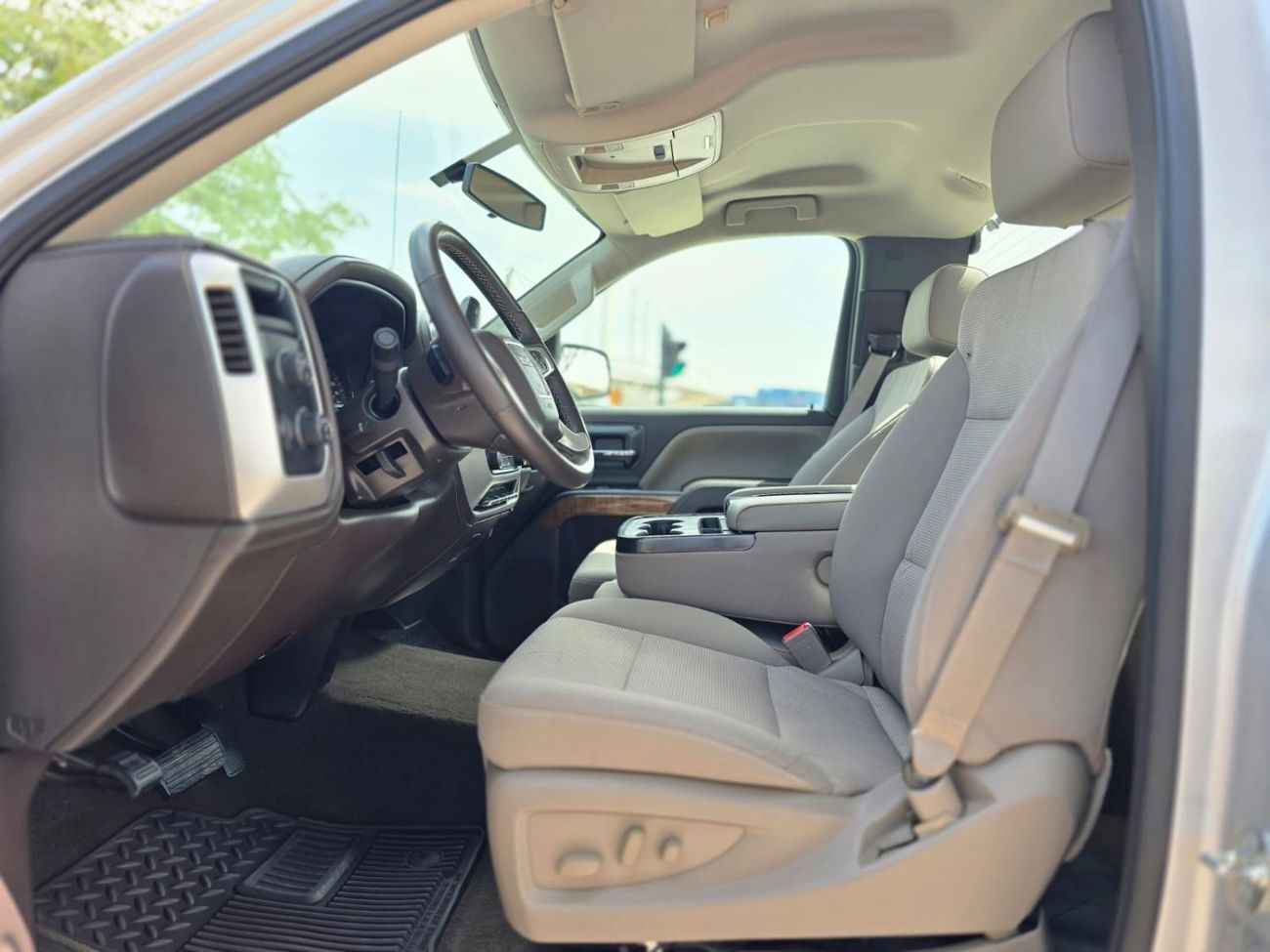 GMC Sierra 1500 SLE 5.3L Single Cab Utility 1500 SLE 5.3L V8 4X4 2016 GCC WITH FULL AGENCY SERVICE HISTORY IN M