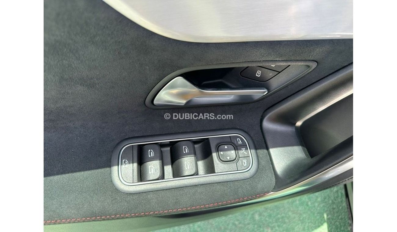 Mercedes-Benz A 200 1.3L - Hatchback