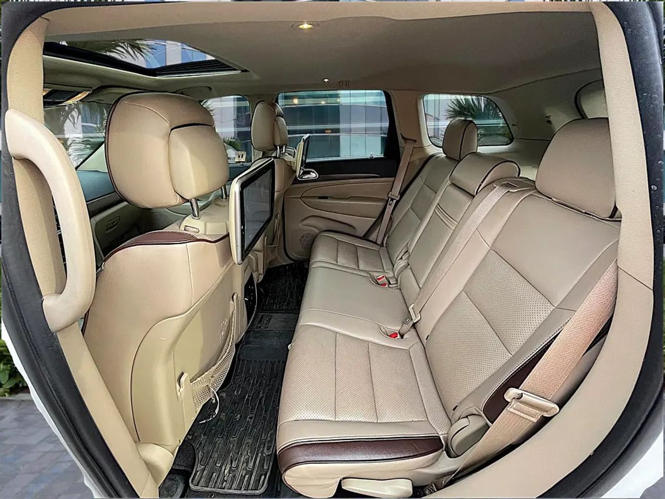 Jeep Grand Cherokee 1,157 P.M | Exclusive - GCC Specs | Original paint