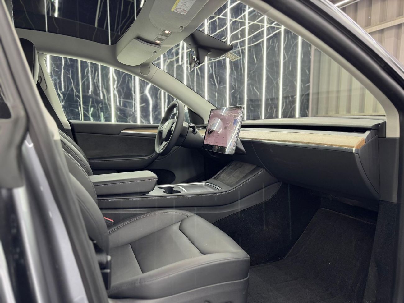 تسلا موديل Y Performance (AWD) 2024 Tesla Model Y Performance, 2028 Tesla Warranty, 2032 Tesla Battery + Drive Un