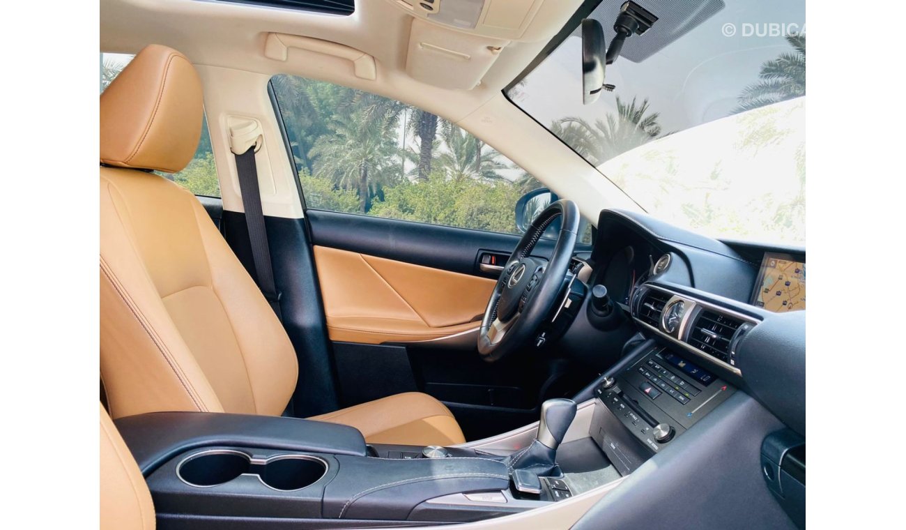 Lexus IS300 Platinum Lexus is 300 GCC full option perfect condition original paint under warranty