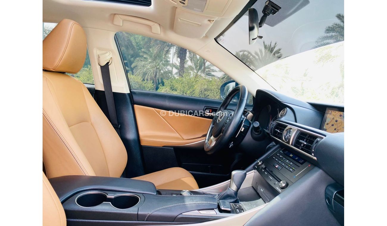 Lexus IS300 Platinum Lexus is 300 GCC full option perfect condition original paint under warranty