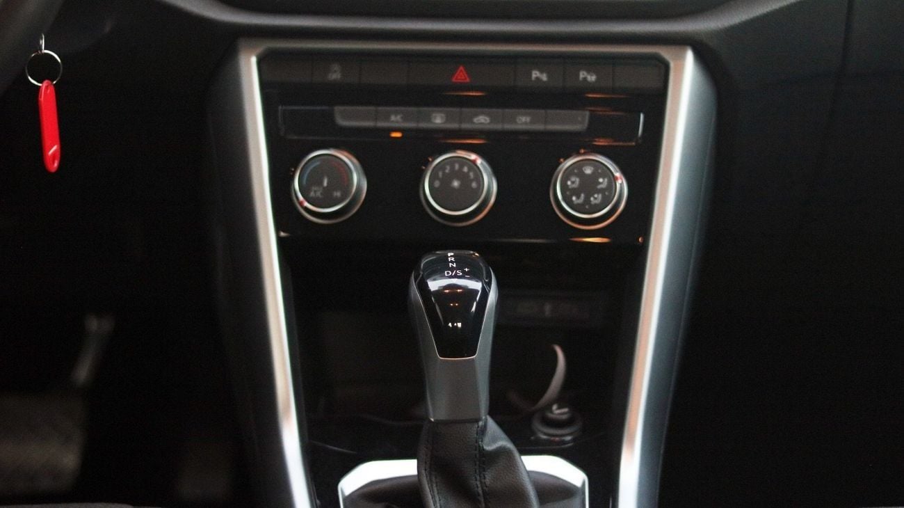 فولكس واجن T ROC Life 1.4L