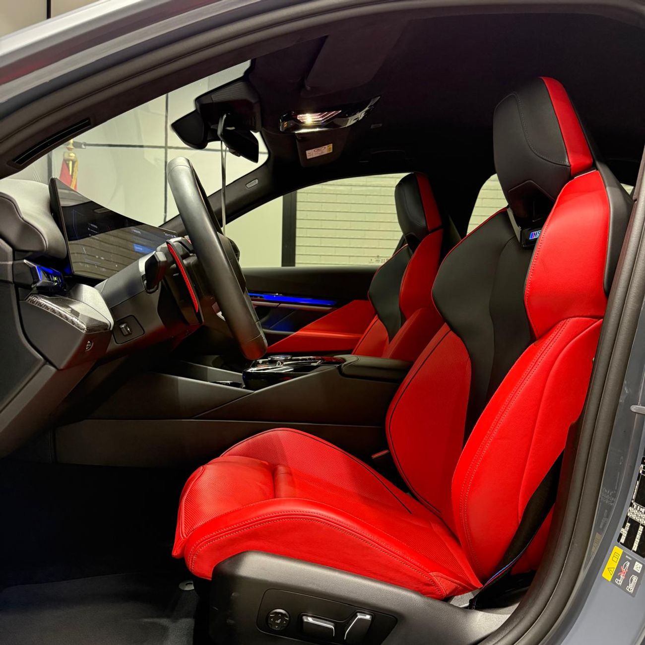 BMW M5 STANDARD AGMC DUBAI / 5 Years Warranty + Service Contract
