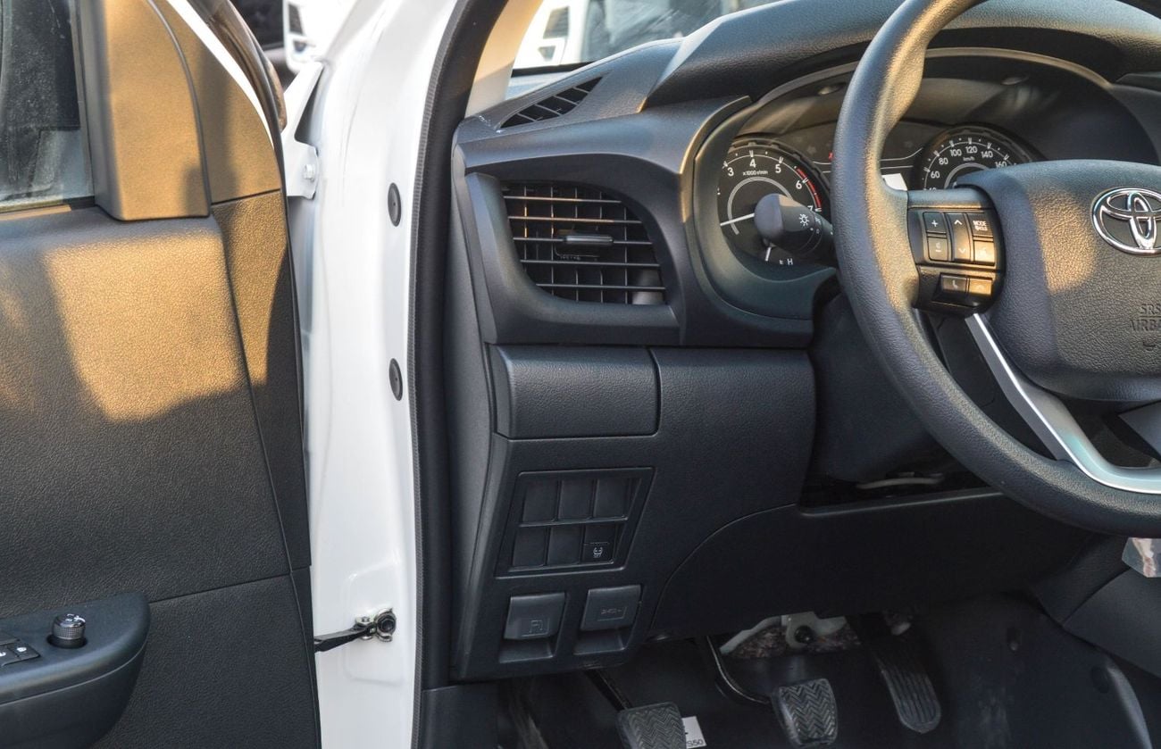 تويوتا هيلوكس 2.7L 4WD PETROL MT SC 2026