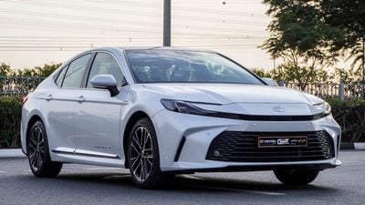 Toyota Camry LE 2.5 L Hybrid