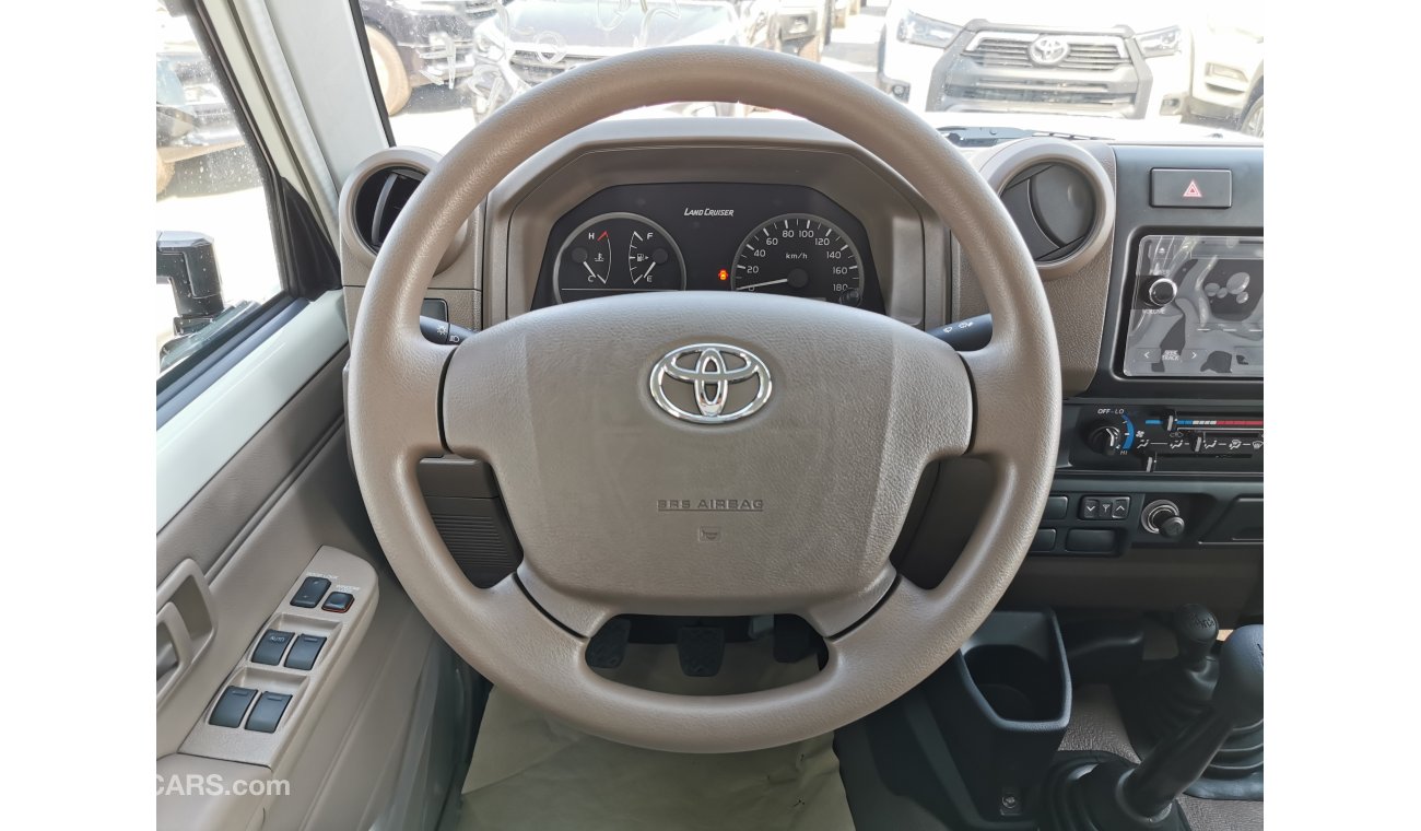 Toyota Land Cruiser 4.2L DIESEL, 16" ALLOY RIMS, KEY START, XENON HEADLIGHTS (CODE # LX7601)