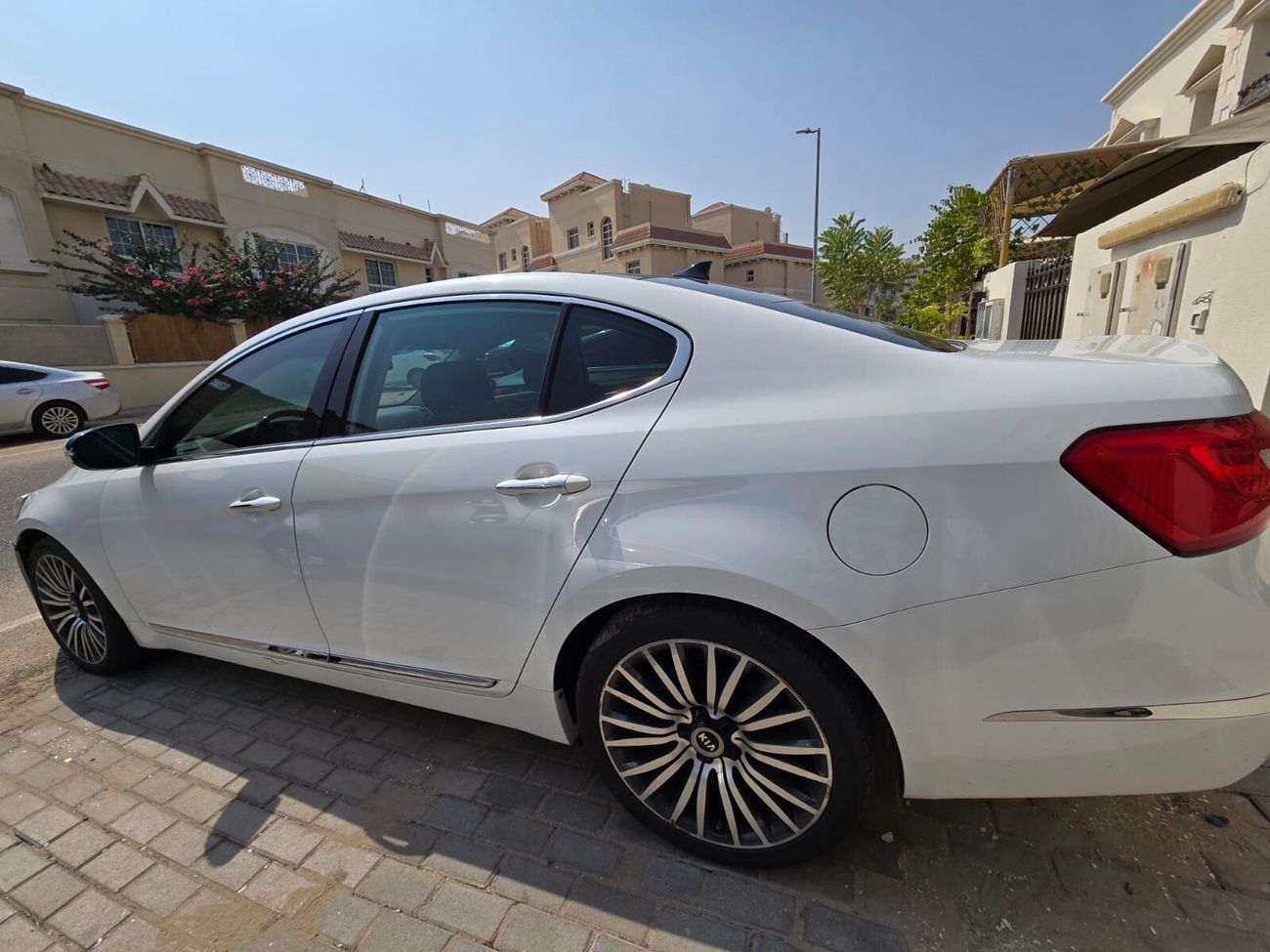 Kia Cadenza Premium, Full Options with a Panoramic Sunroof