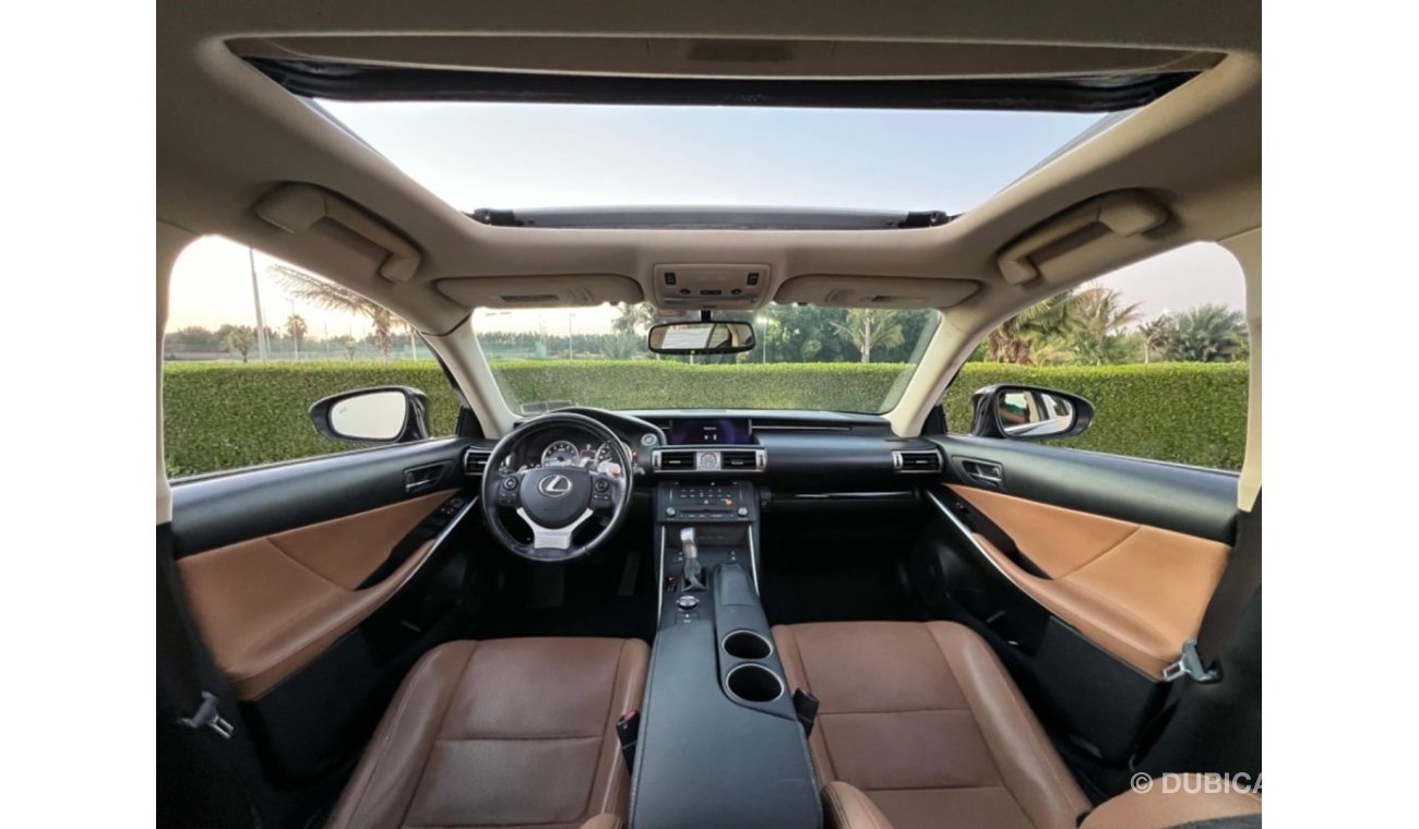 Lexus IS300 Platinum in very good conditon is300 2016 very clean car