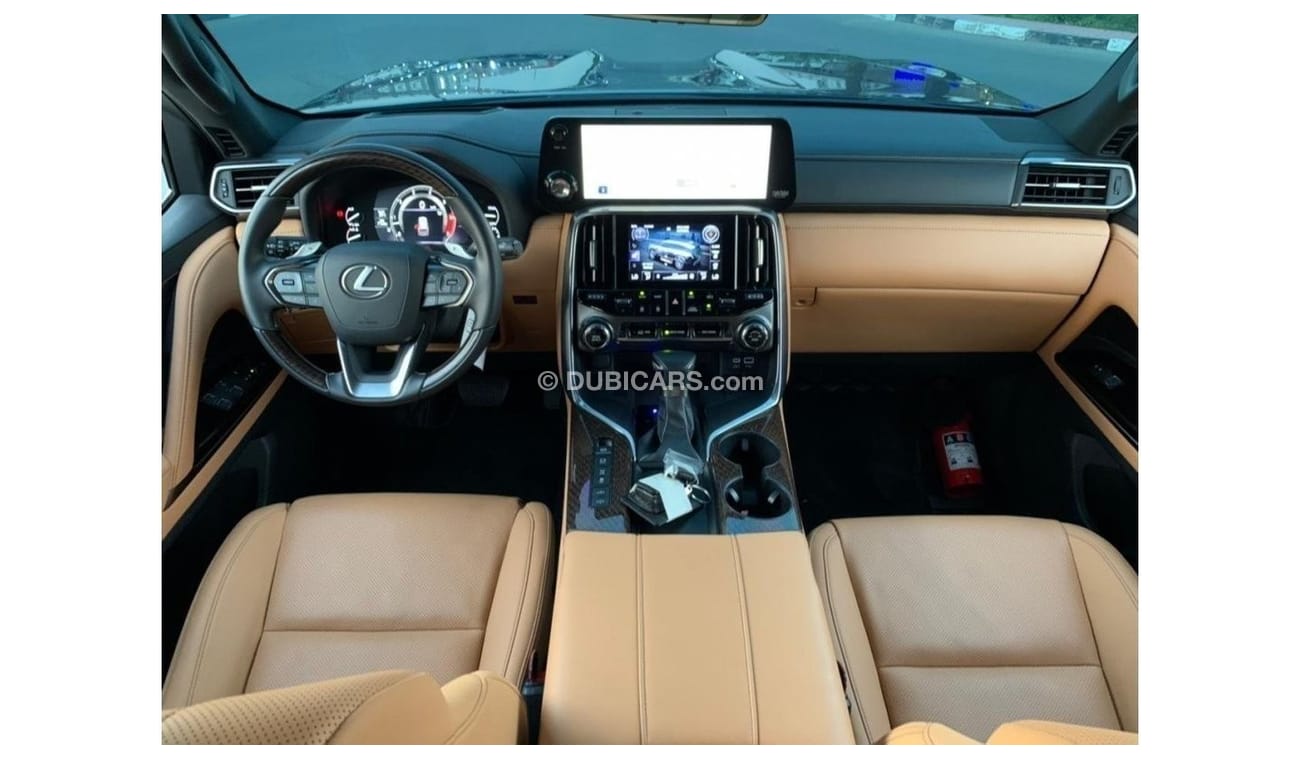 لكزس LX 600 سيجناتشر