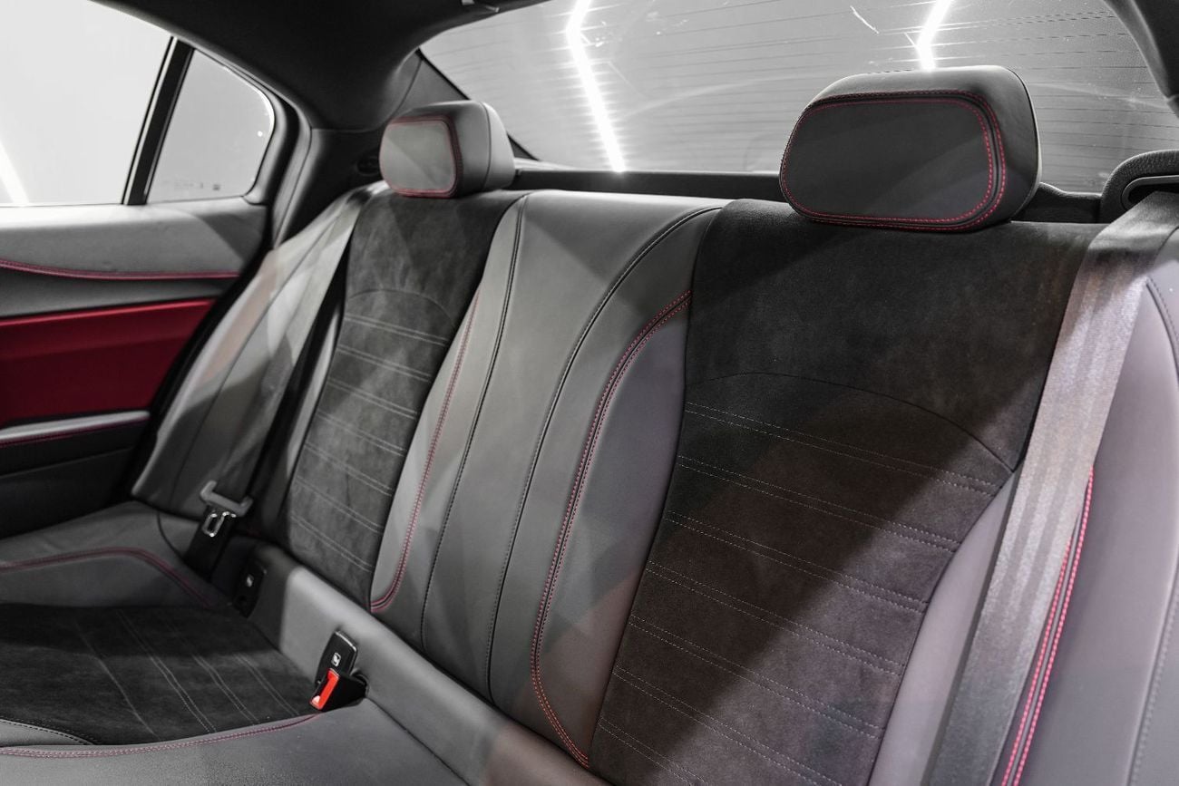 ألفا روميو جوليا Quadrifoglio, Carbon Trim, Harman/Kardon Audio, Sport Package, GCC Specs!!