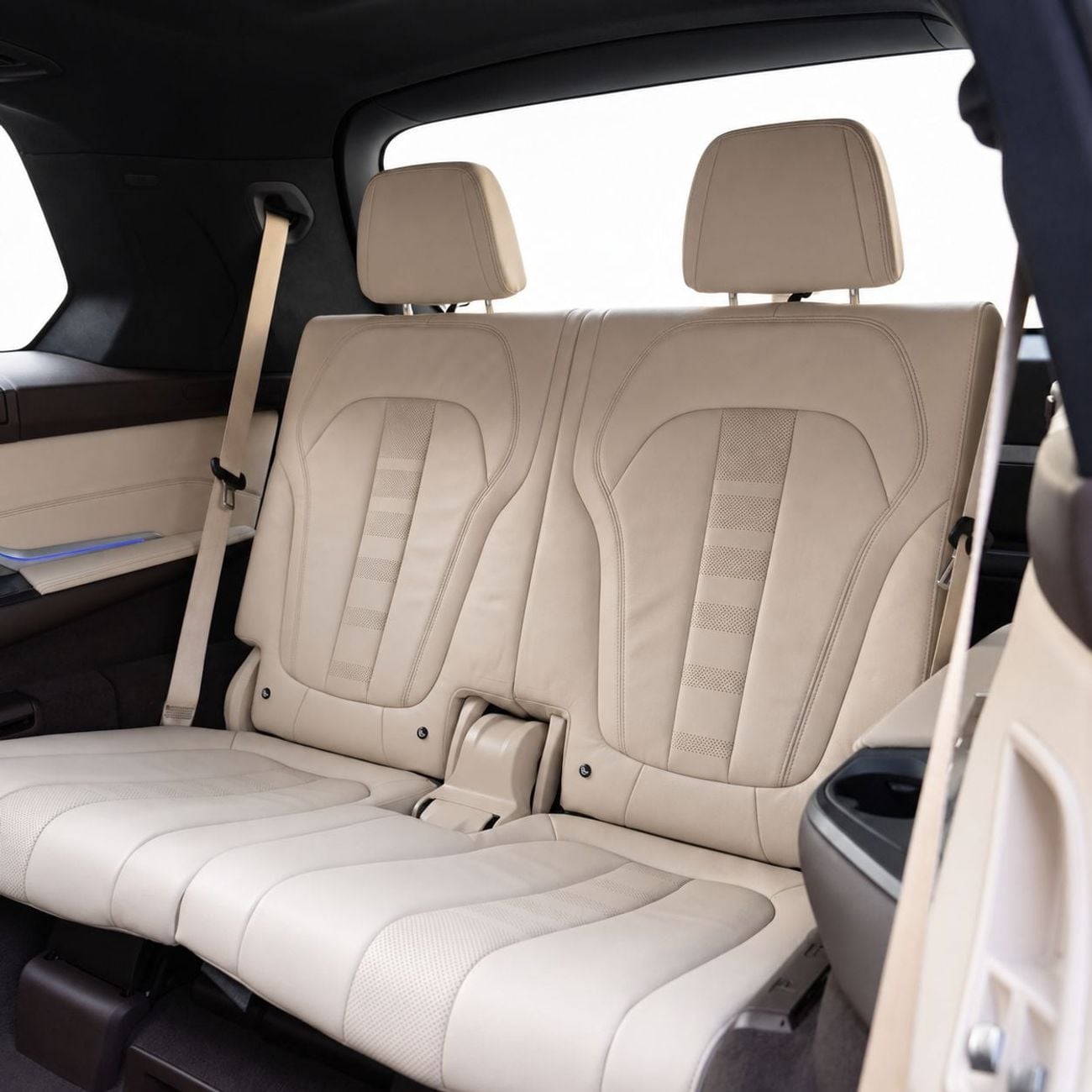 BMW X7 40i M SPORT 2,778 P.M • 0% Downpayment • BMW X7 40i M Sport • 1 Year Warranty