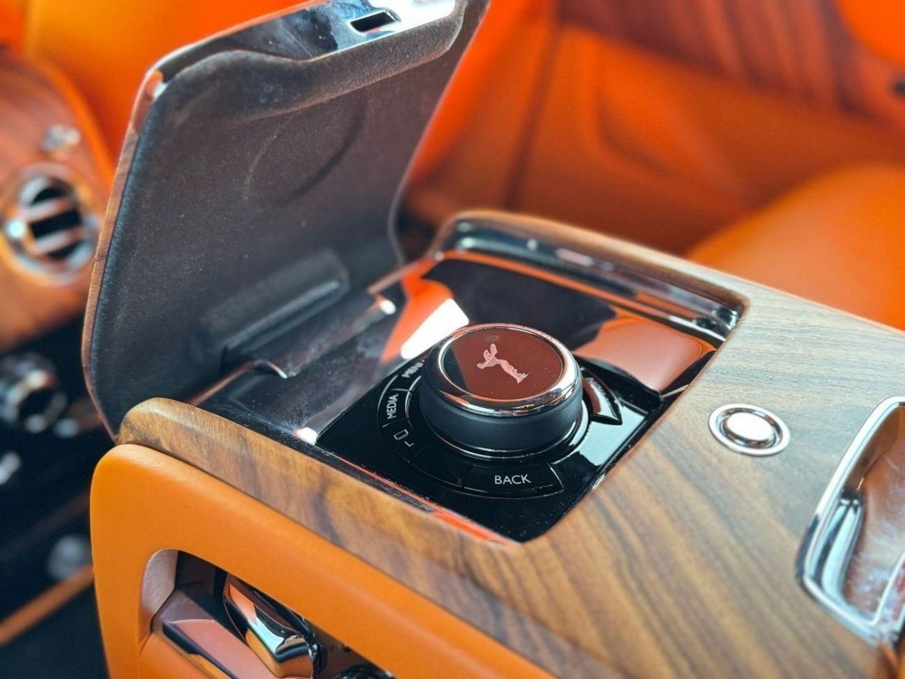 Rolls-Royce Cullinan Rolls-Royce Cullinan 2019 GCC VIP SEATS (ILLUMINATED CRYSTAL SPIRIT OF ECSTASY)