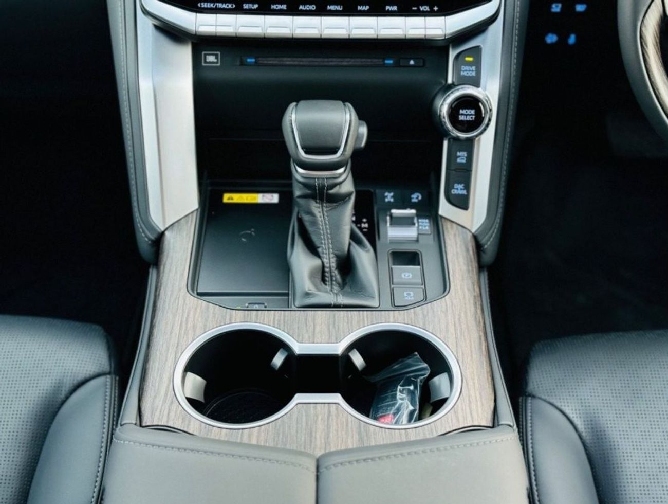 تويوتا لاند كروزر Brand new sahara 2024