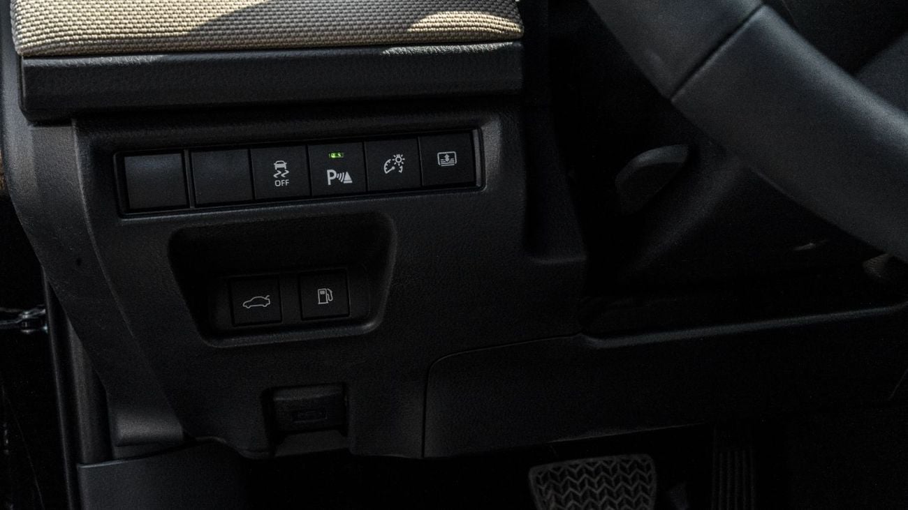 تويوتا كامري LE HEV 2026 Toyota Camry E-plus 2.5L AT Hybrid (Black-Beige)