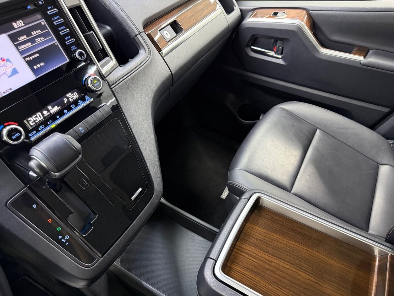 Toyota Granvia PREMIUM