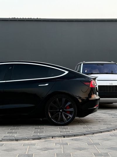 تسلا موديل 3