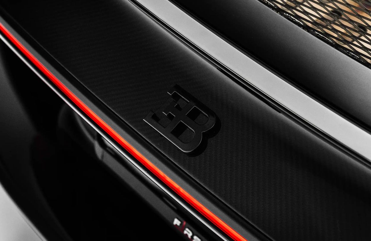 بوغاتي شيرون 8.0L W16 Quad-Turbocharged Engine