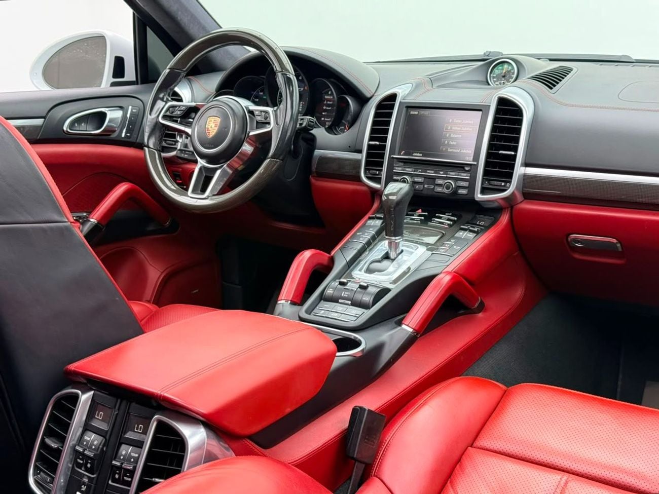 بورش كايان GTS 2016 Porsche Cayenne GTS, Full Service History, Carbon Fiber Interior, Excellent Condition, GCC
