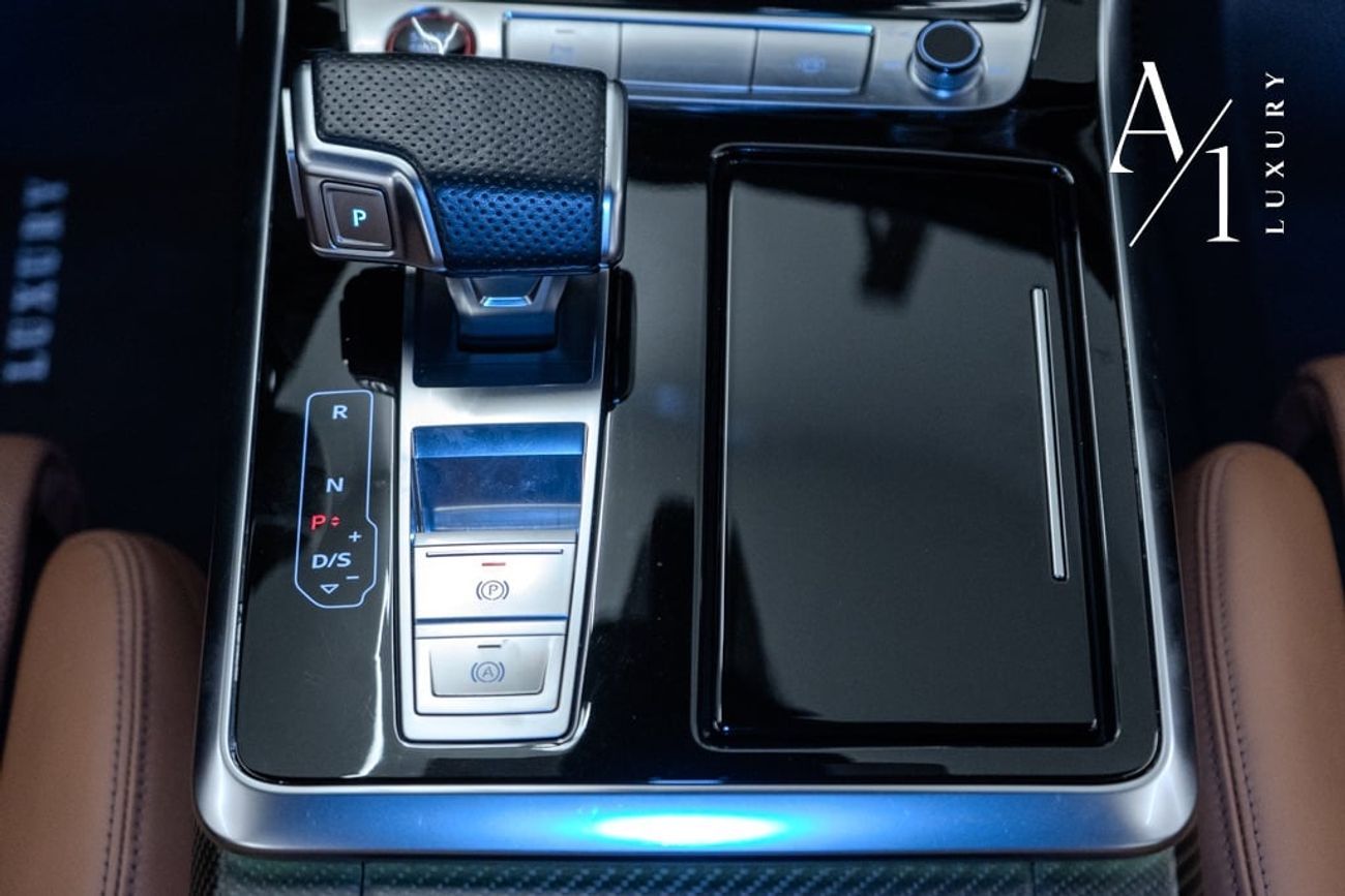 أودي RSQ8 2022 Audi RSQ8 Quattro, Carbon Fibre Package, Excellent Condition, Fully loaded, GCC Spec