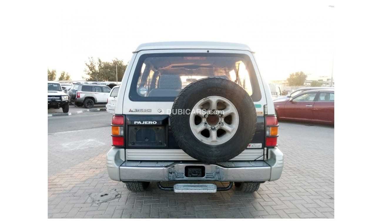 Mitsubishi Pajero MITSUBISHI PAJERO RIGHT HAND DRIVE (PM940)