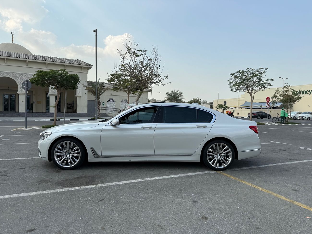 بي أم دبليو 740Li Luxury