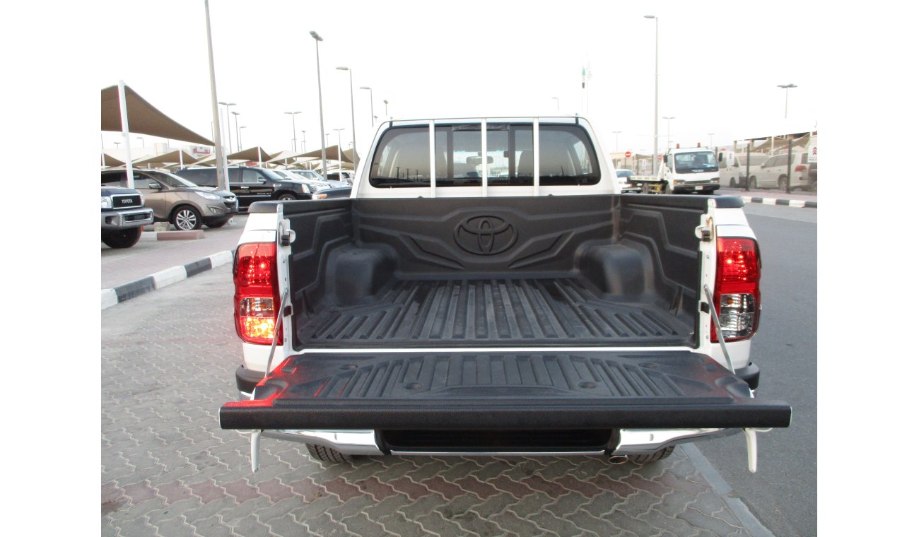 Toyota Hilux 2.7L Petrol Double Cab SR5 Auto (FOR EXPORT OUTSIDE GCC COUNTRIES)
