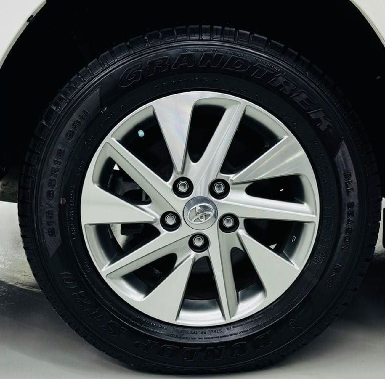 تويوتا ألفارد GCC .. FSH .. Original paint .. V6 .. Top Range .. VIP .