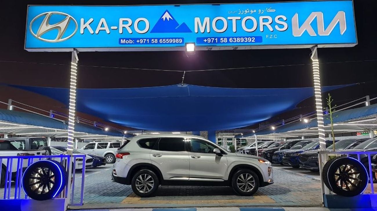 Hyundai Santa Fe the car is in excellent condition like new full full 2019 2.0 turbo there is a discount