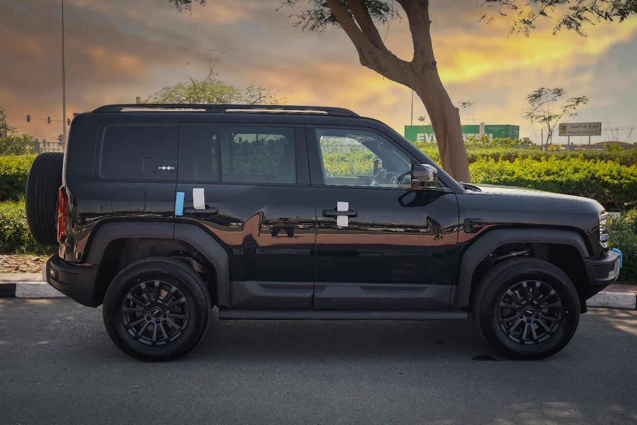 BYD Leopard 5 2025 BYD Leopard 5 Pilot Edition R18 Black in beige 0Km