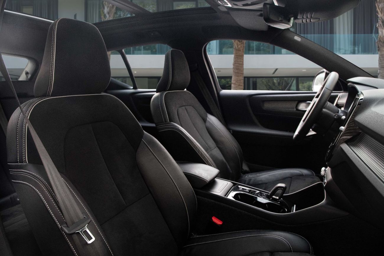 فولفو XC 40 R-Design | 2,409 P.M  | 0% Downpayment | Extraordinary Condition!