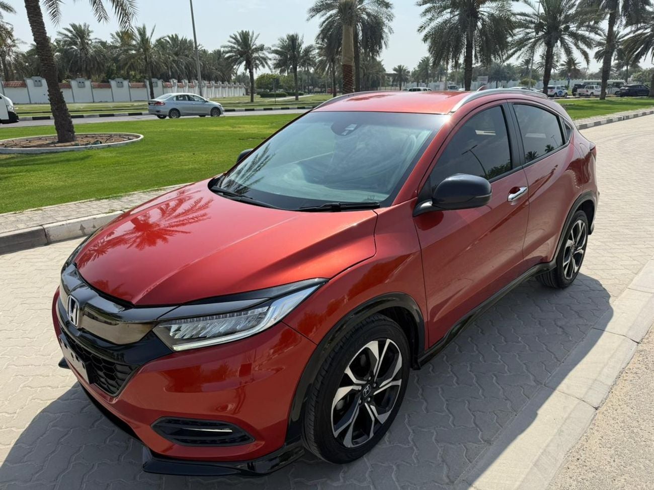 هوندا HRV RS 1.8L v4 petrol engine RHD 2WD Automatic transmission 5 Seats Suv with 5 doors