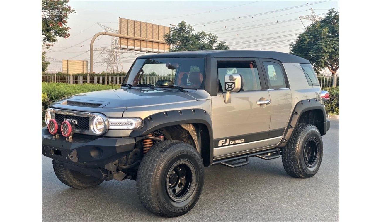 Toyota FJ Cruiser TOYOTA FJ CRUISER 2010  GULF ,FULL OPTIONS WITH MODIFID