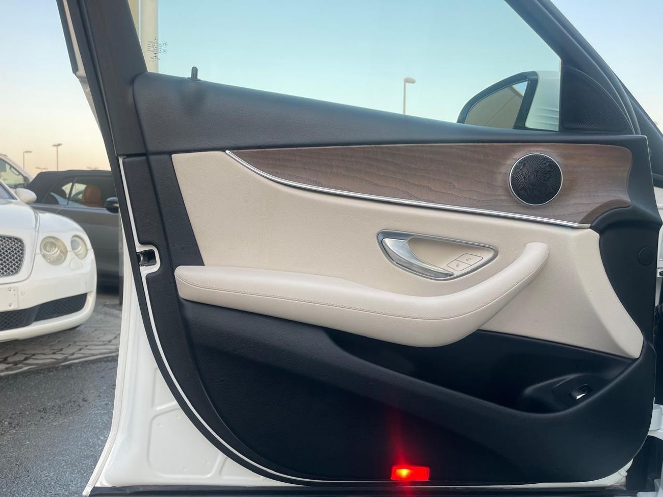 Mercedes-Benz E200 Mercedes E 200 Gulf 2017 in excellent condition, fully equipped