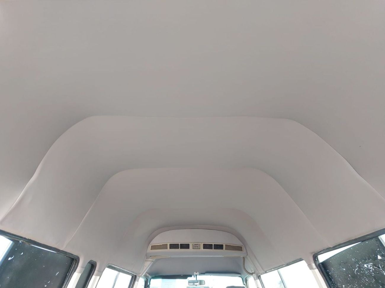 تويوتا هاياس TOYOTA HIACE VAN RHD 2004 MODEL 2.4 L PETROL MANUAL(PM13814)