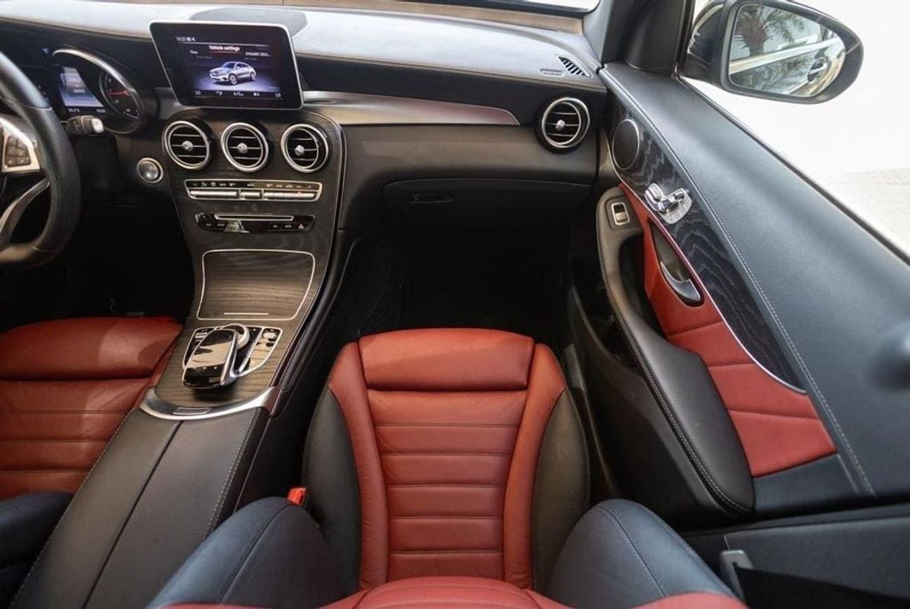 Mercedes-Benz GLC 250 AMG 2.0L Mercedes-Benz GLC250 Coupe AMG 2019 GCC under Warranty with Flexible Down-Payment.