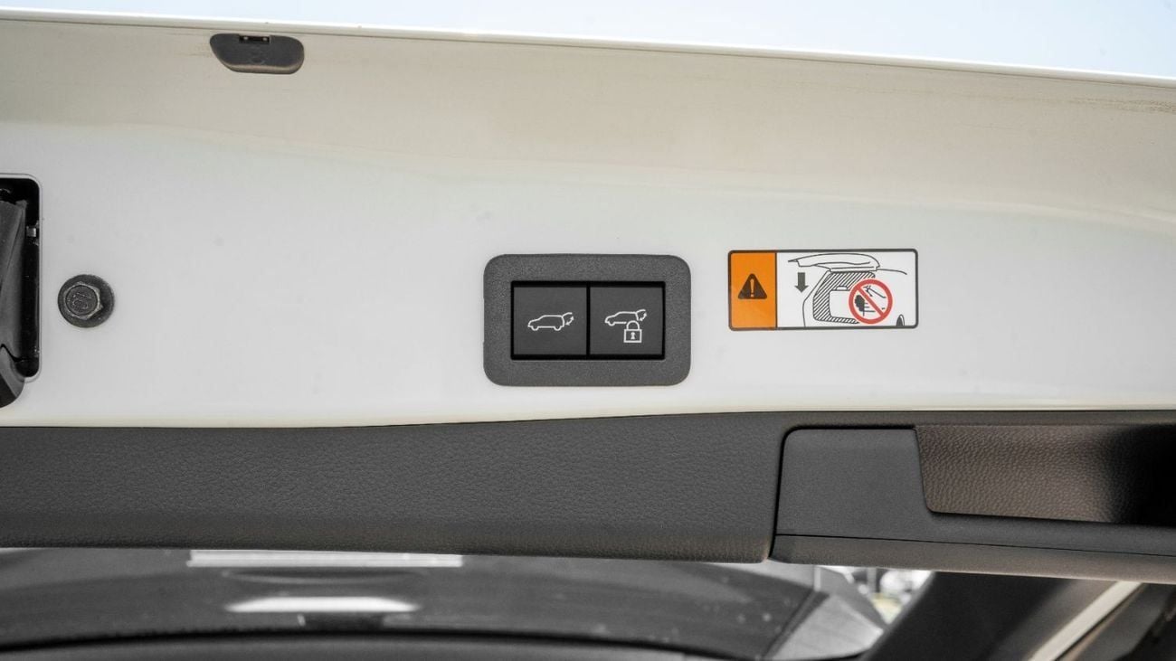 تويوتا راف ٤ GXR HEV 2026 Toyota Rav4 XLE 2.5L AT Hybrid (White-Beige)