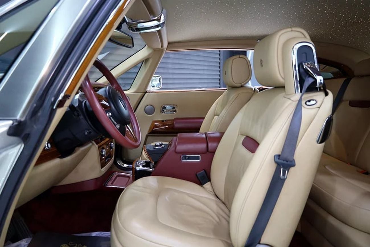 رولز رويس فانتوم Original Brushed Steel Bonnet, Starlight Headliner, GCC Specs!!