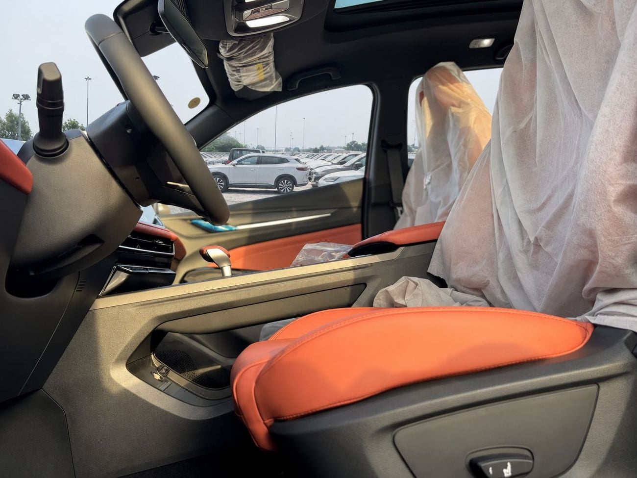 تشنجان x5 بلس ECTB - 11. شانجان X5 بلس - 1.5 لتر بنزين أوتوماتيكي تيربو - أبيض مع أسود