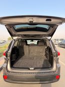 Toyota Highlander LE 3.5 L 2020 model