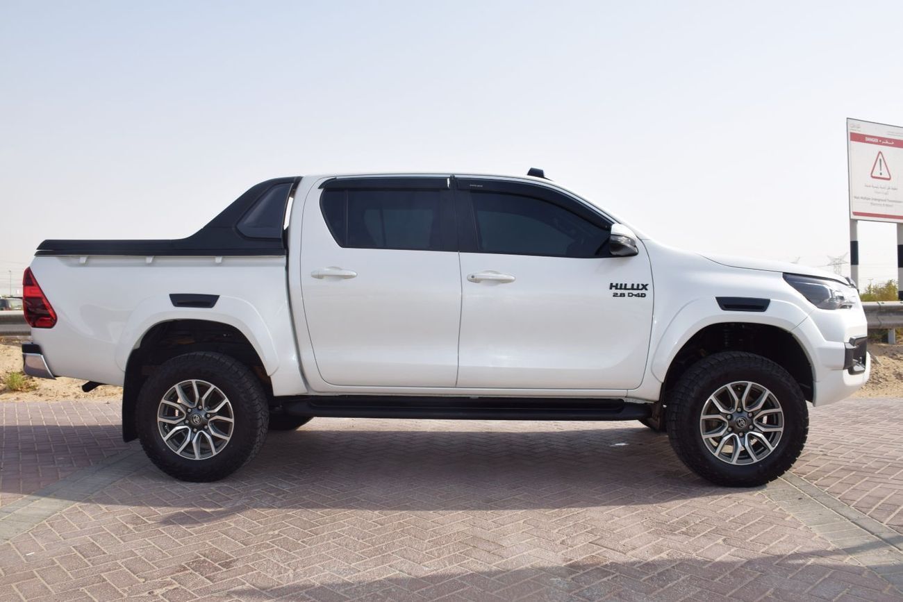تويوتا هيلوكس 4x4 Diesel 2.8L A/T (right Hand)