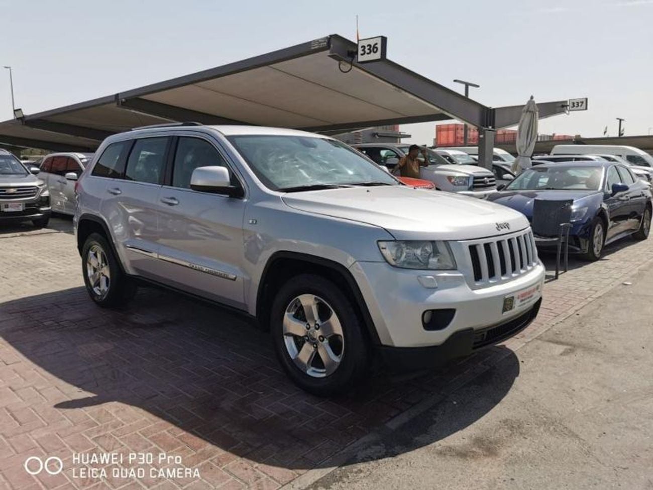 Jeep Cherokee cruise control, electric seats, four-wheel drive