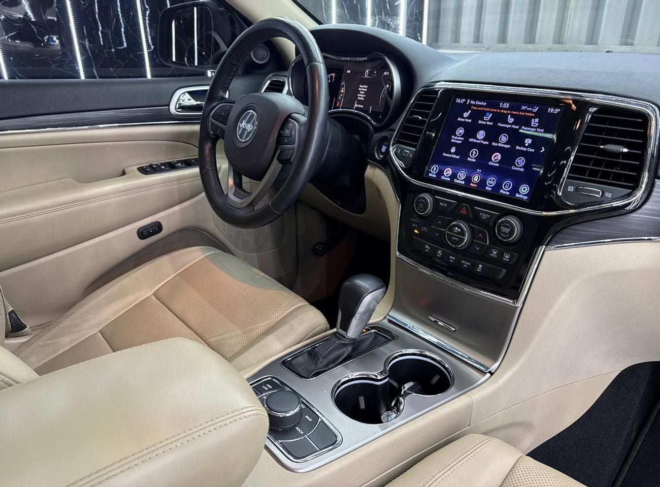 جيب جراند شيروكي Jeep Grand Cherokee | 4x4 Limited | Low mileage | Gcc