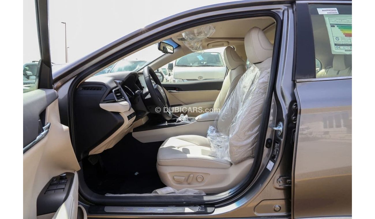تويوتا كامري 2.5L GLE PET A/T - 23YM -  w/SUNRF - SIL_BEIG (EXPORT OFFER)