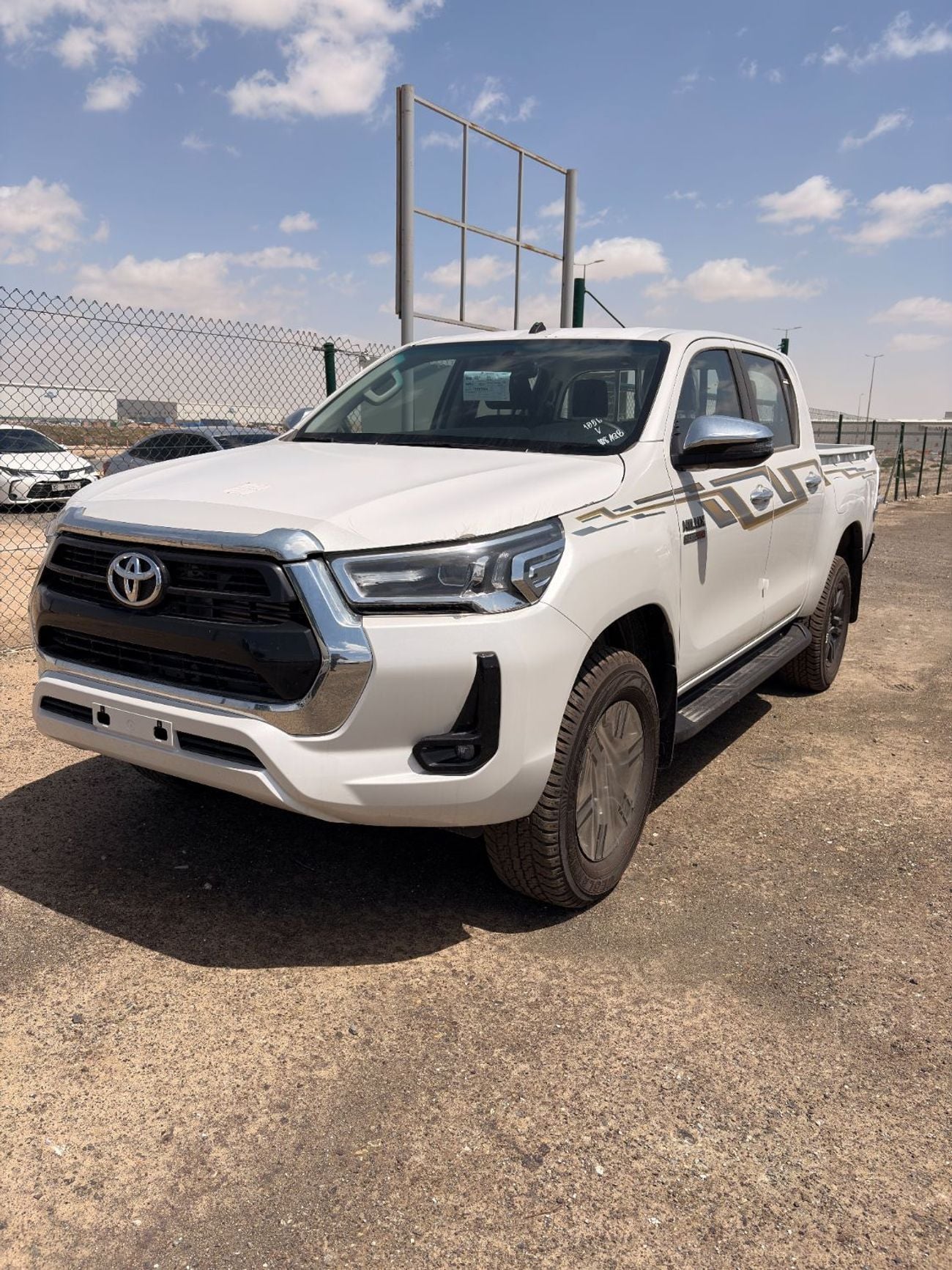 تويوتا هيلوكس Toyota Hilux 2.4L - SR5 4x4 Automatic Diesel - Full Option